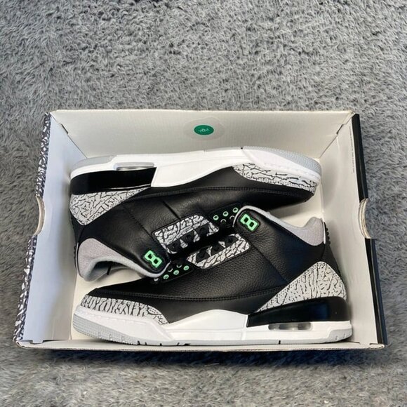 Air Jordan 3 Retro 'Green Glow' Size 10 Men Sneakers CT8532-031 - Picture 8 of 8